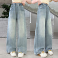 Gerade geschnittene Mädchenjeans mit weitem Bein