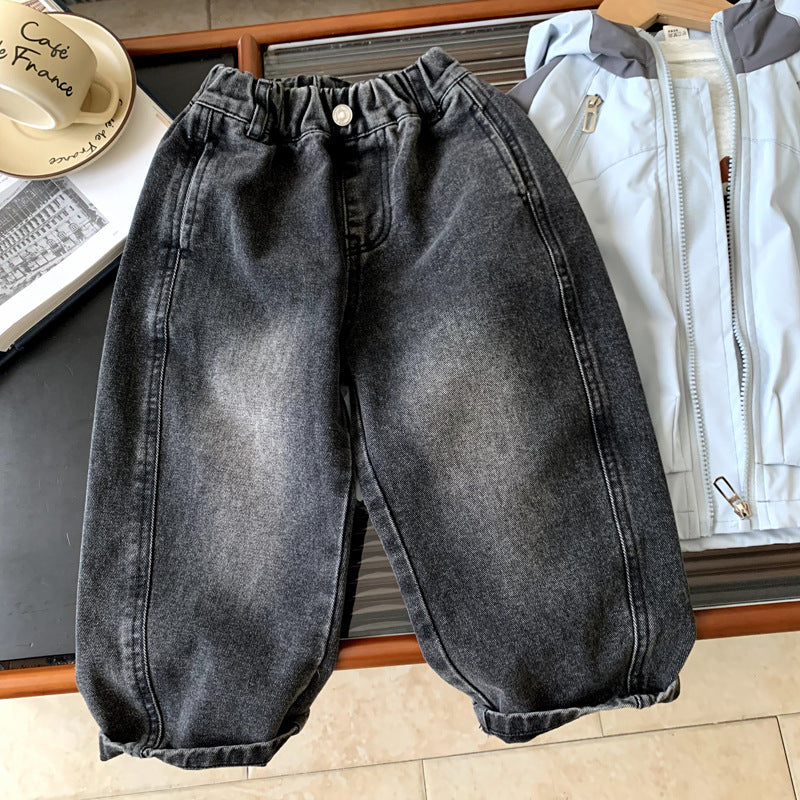 Gerade geschnittene, vielseitige lange Hose für kleine und mittelgroße Jungen