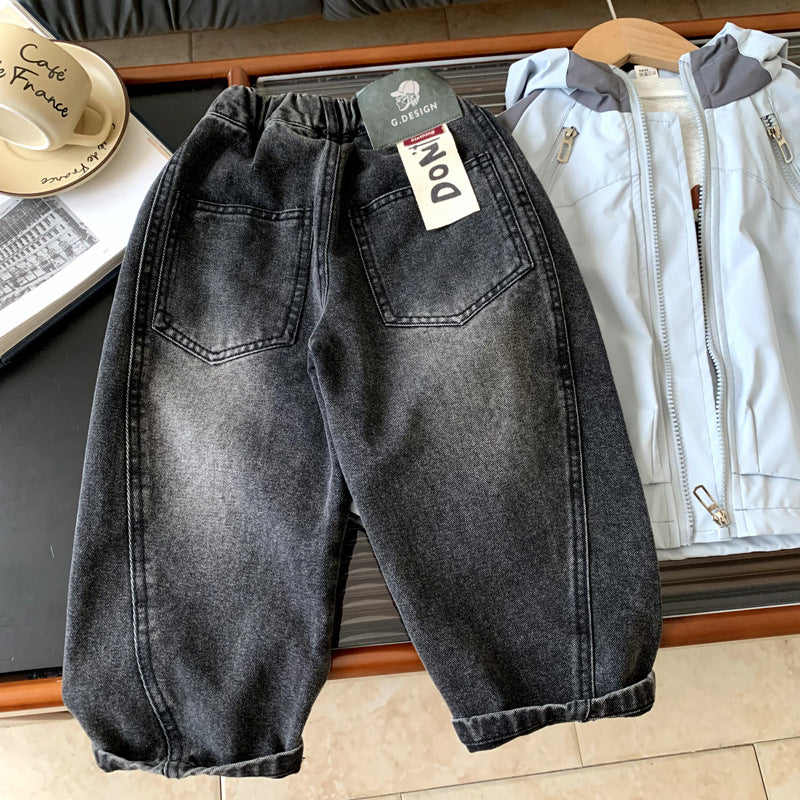 Gerade geschnittene, vielseitige lange Hose für kleine und mittelgroße Jungen
