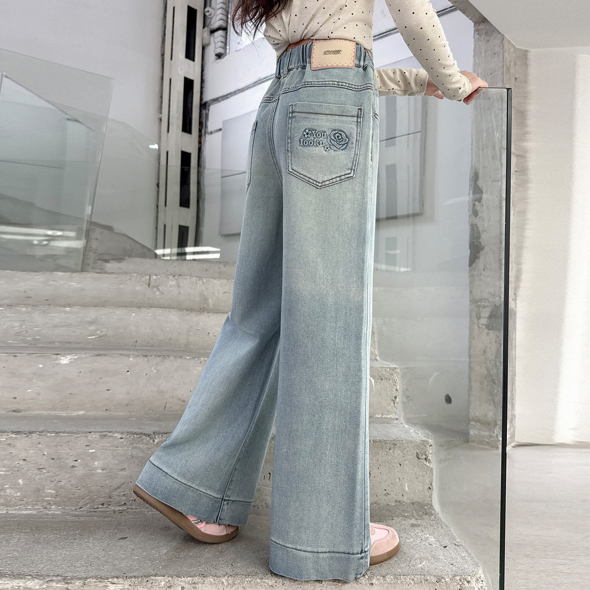 Mädchen Jeanshose Geprägtes Etikett Stilvolle Kinderhose für Studenten