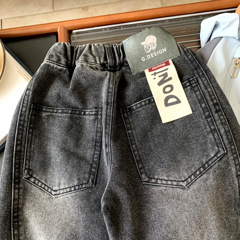 Gerade geschnittene, vielseitige lange Hose für kleine und mittelgroße Jungen